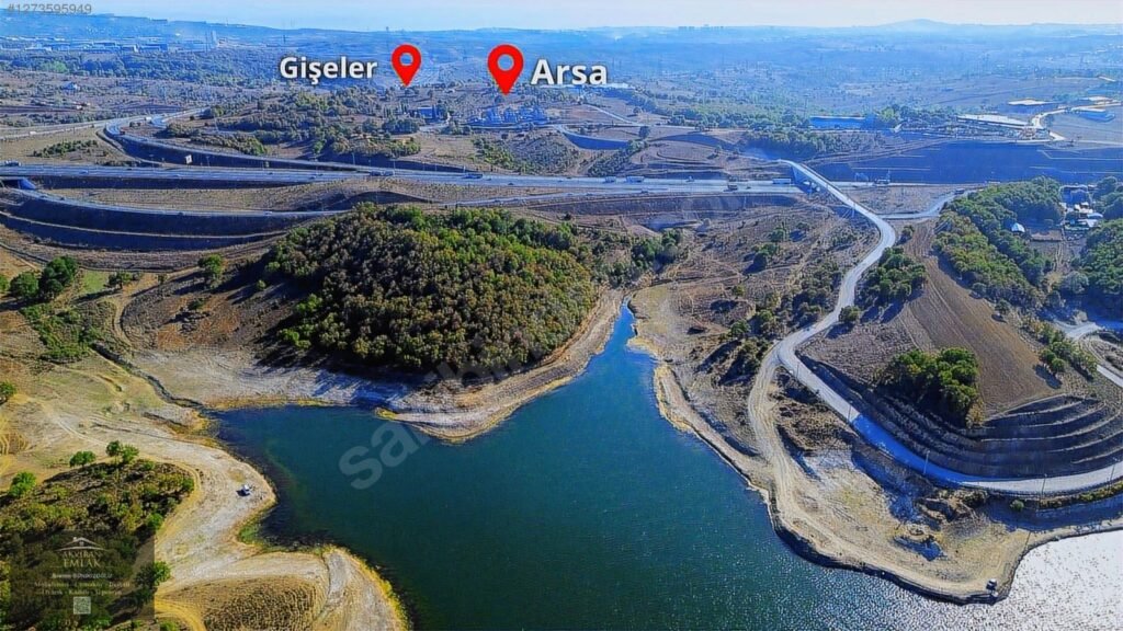 GEBZE DENİZLİDE GÖL MANZARALI TEPE KONUMDA VİLLA İMARLI ARSA