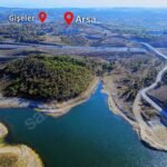 GEBZE DENİZLİDE GÖL MANZARALI TEPE KONUMDA VİLLA İMARLI ARSA - Fotoğraf 1