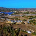 GEBZE DENİZLİDE GÖL MANZARALI TEPE KONUMDA VİLLA İMARLI ARSA - Fotoğraf 3