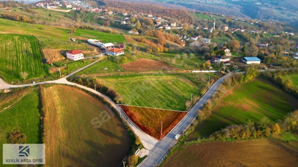 İZMİT ÇUBUKLU OSMANİYE’DE DENİZ MANZARALI 512 M2 %40 İMARLI ARSA