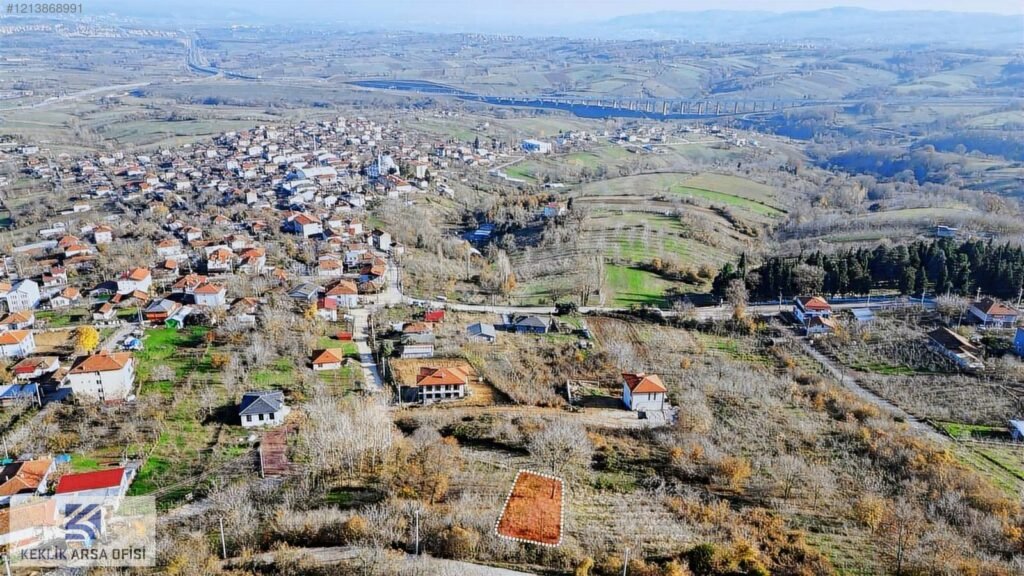 AKMEŞEDE MUHTEŞEM PANORAMİK MANZARALI 378m2 VİLLA İMARLI ARSA