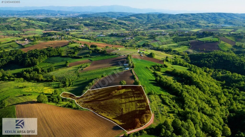 BAĞLICA’DA K.M.O. GİŞELERE YAKIN RESMİ YOLA CEPHE 19.583m2 TARLA