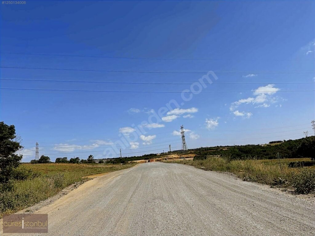 Adresistanbuldan Yeni Sanayileşen Bölgede 2550 M2 Hisse